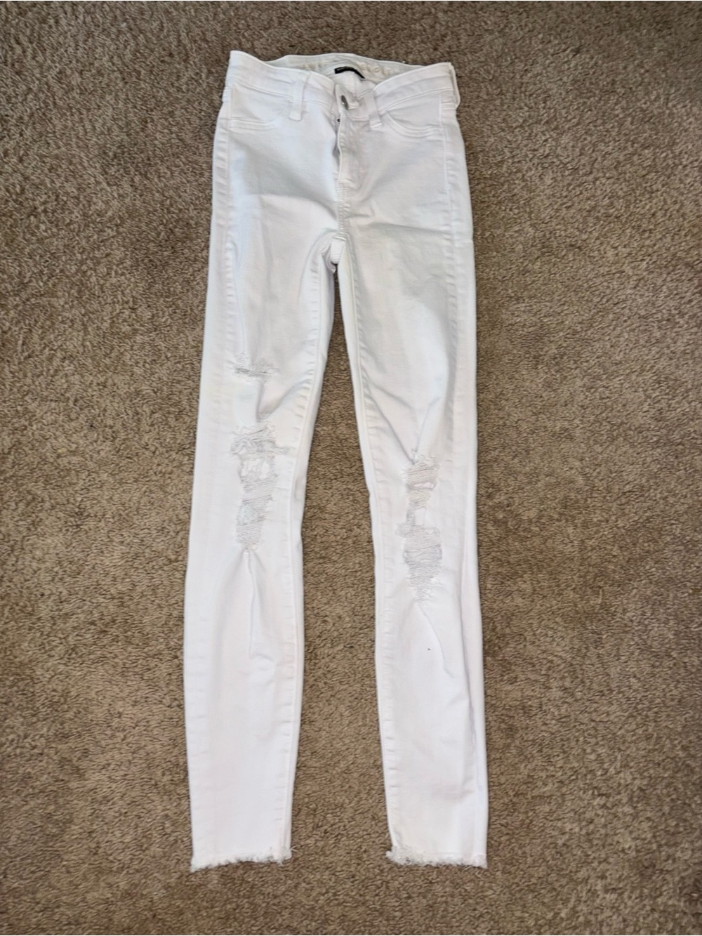Womenโs 000 American Eagle Outfitters White Ripped Skinny Jeans